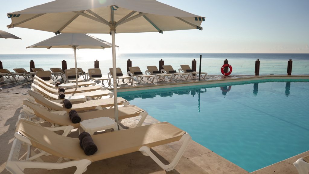 04 OLEO Cancun Playa Pool