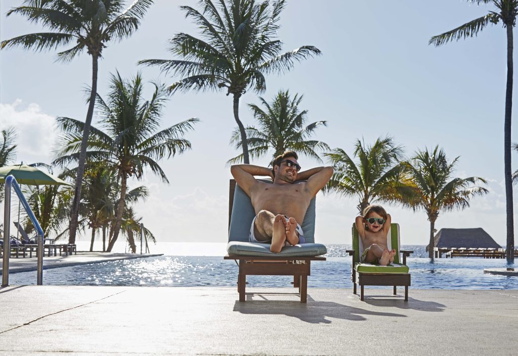 1 Infiniti Pool 2 Chair 1863r2