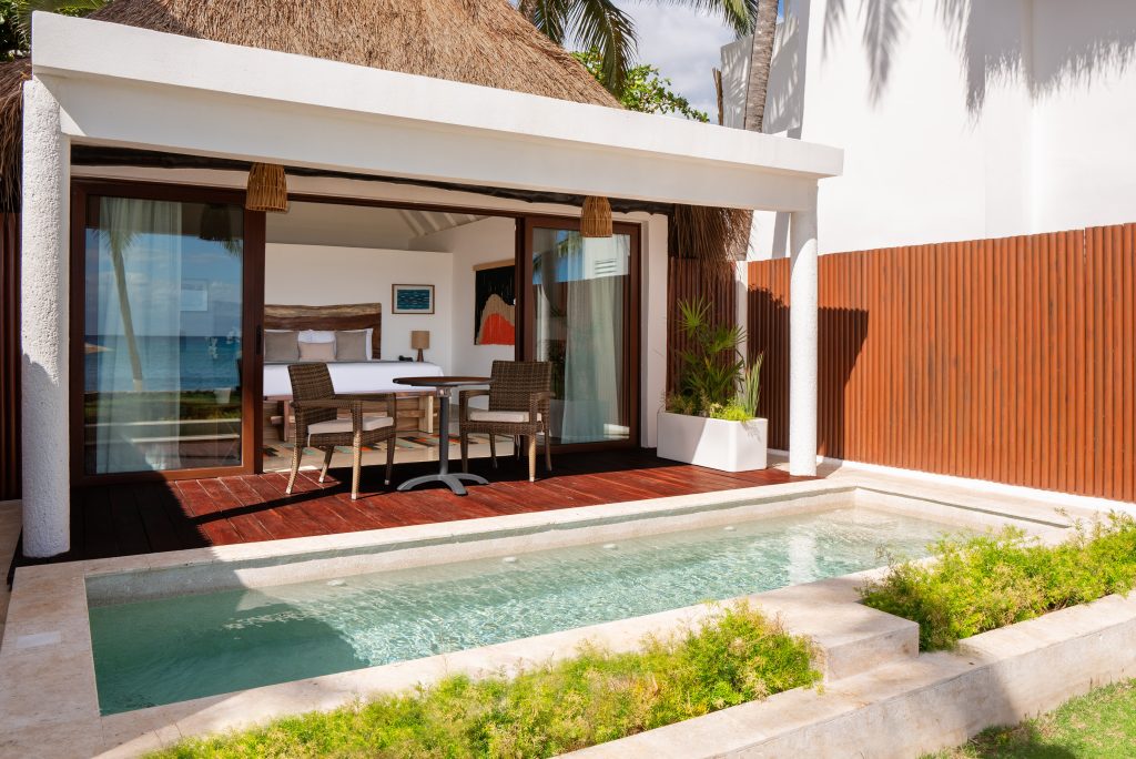 3 Beachfront Swim Up Suite