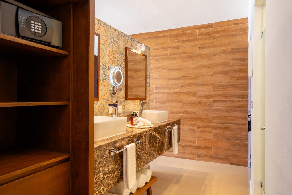 4 Beachfront Suite
