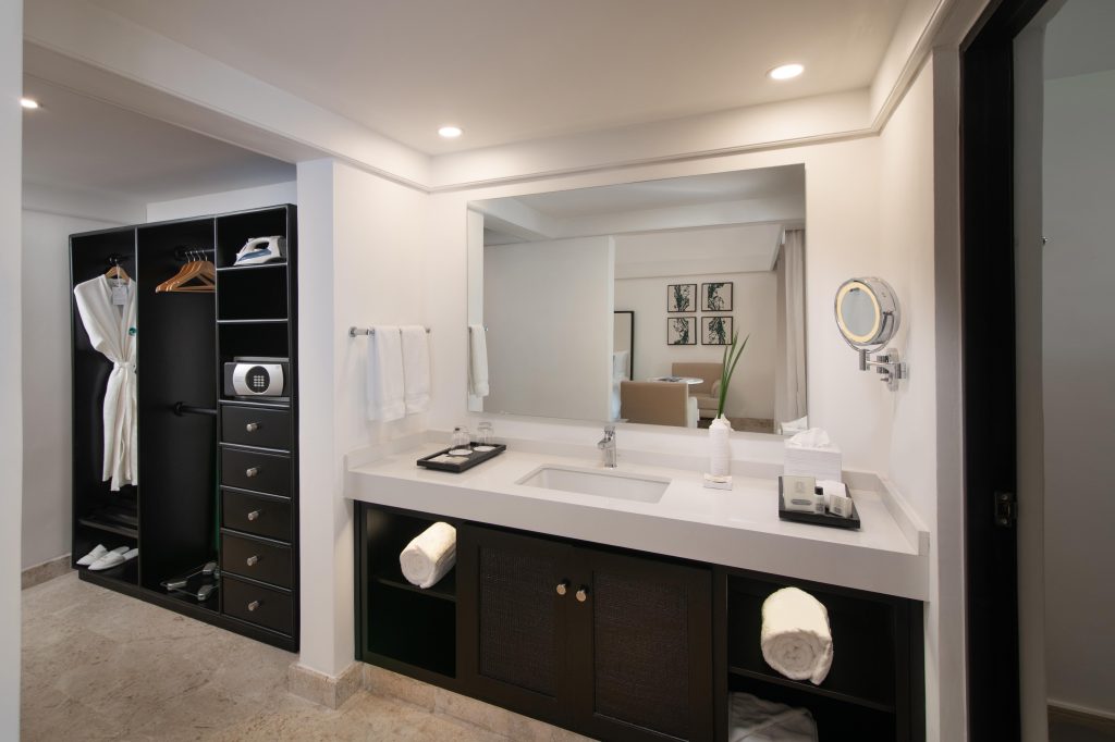Deluxe Bathroom