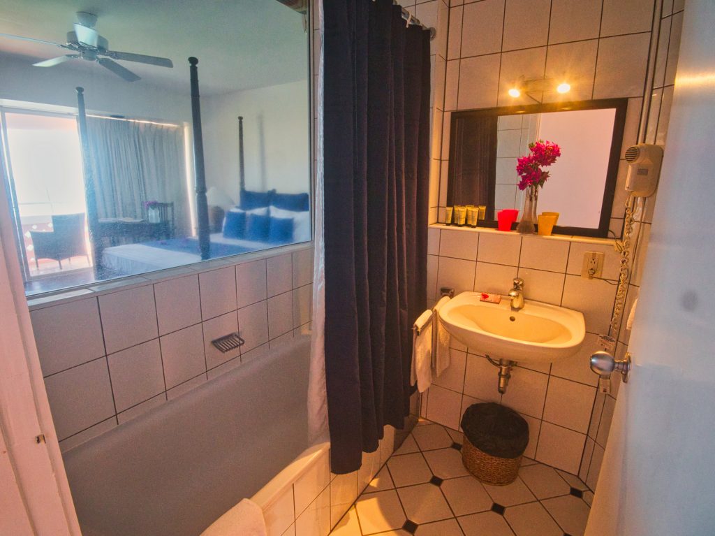 Deluxe Room Bathroom