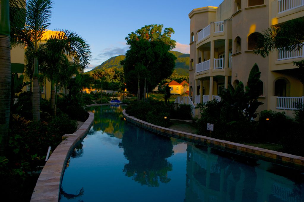 Hamiltons-long-pool-3