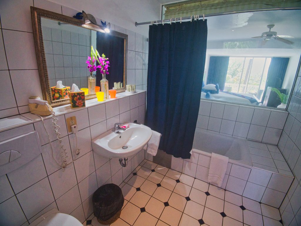 JS 2 Double Bed Bathroom