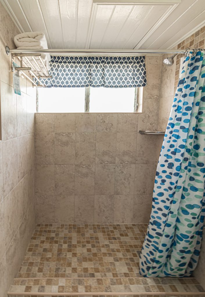 One Bedroom Two Twin Beds Shower