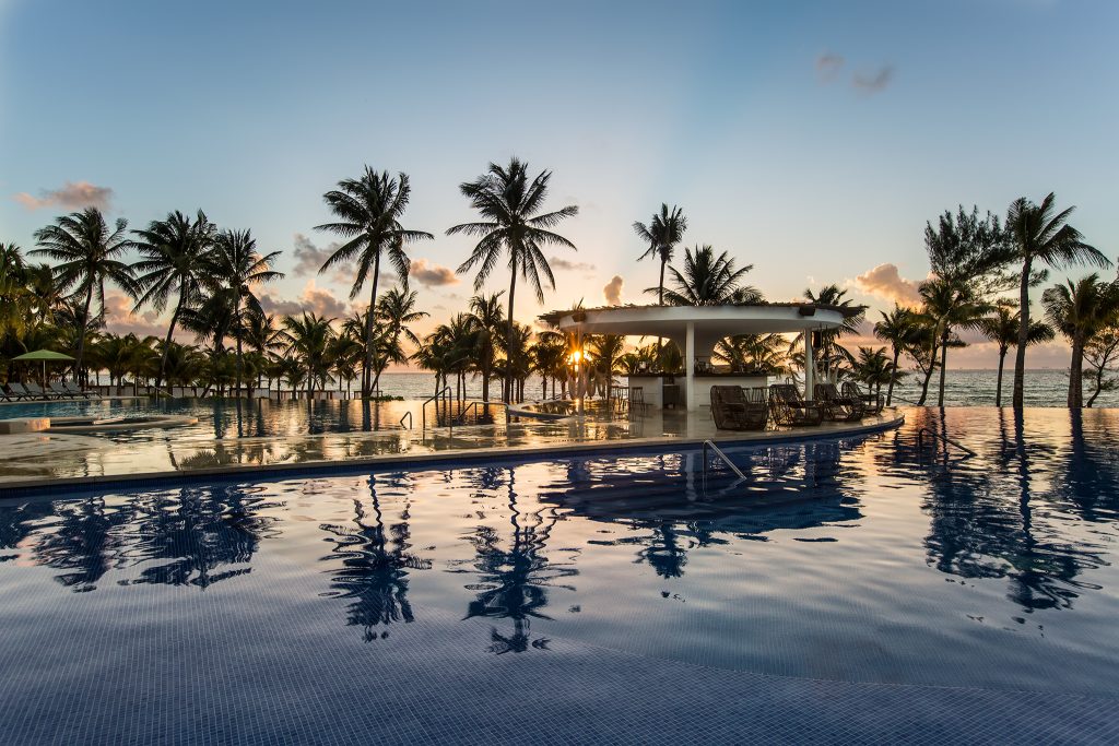 The Fives Infinity pool2